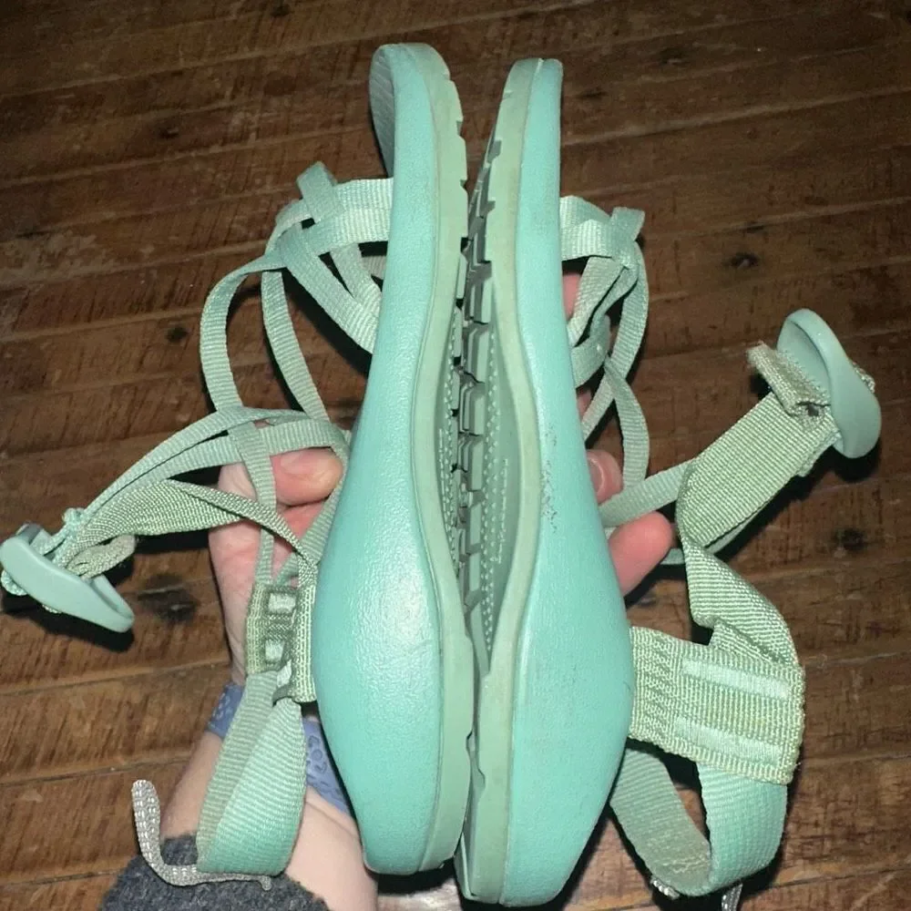 Chaco mint green gorpcore strappy arch support kids 4 sandals